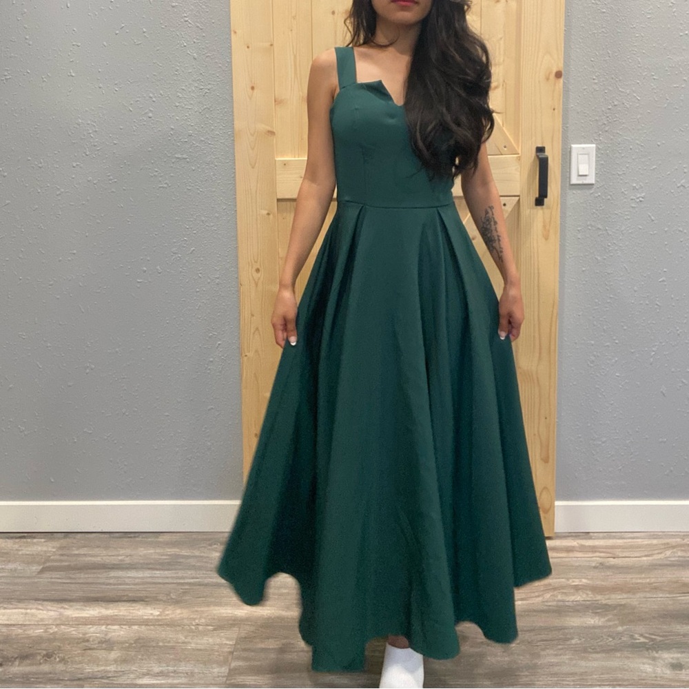 Elegant Green Sleeveless Dress